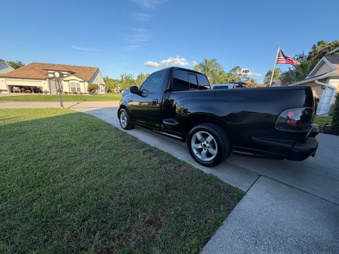 Used 2001 Ford F150 Lightning image 2