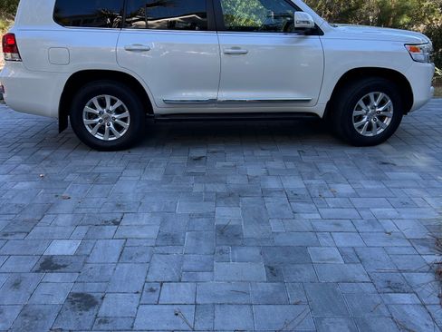 Used 2018 Toyota Land Cruiser image 1