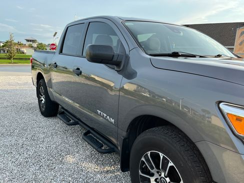 Used 2023 Nissan Titan SV w/ SV Convenience Package RWD image 8