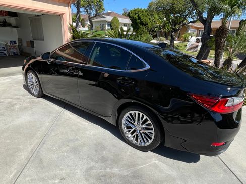 Used 2016 Lexus ES 350 350 Sedan 4D w/ Luxury Package w/Wood Trim image 2