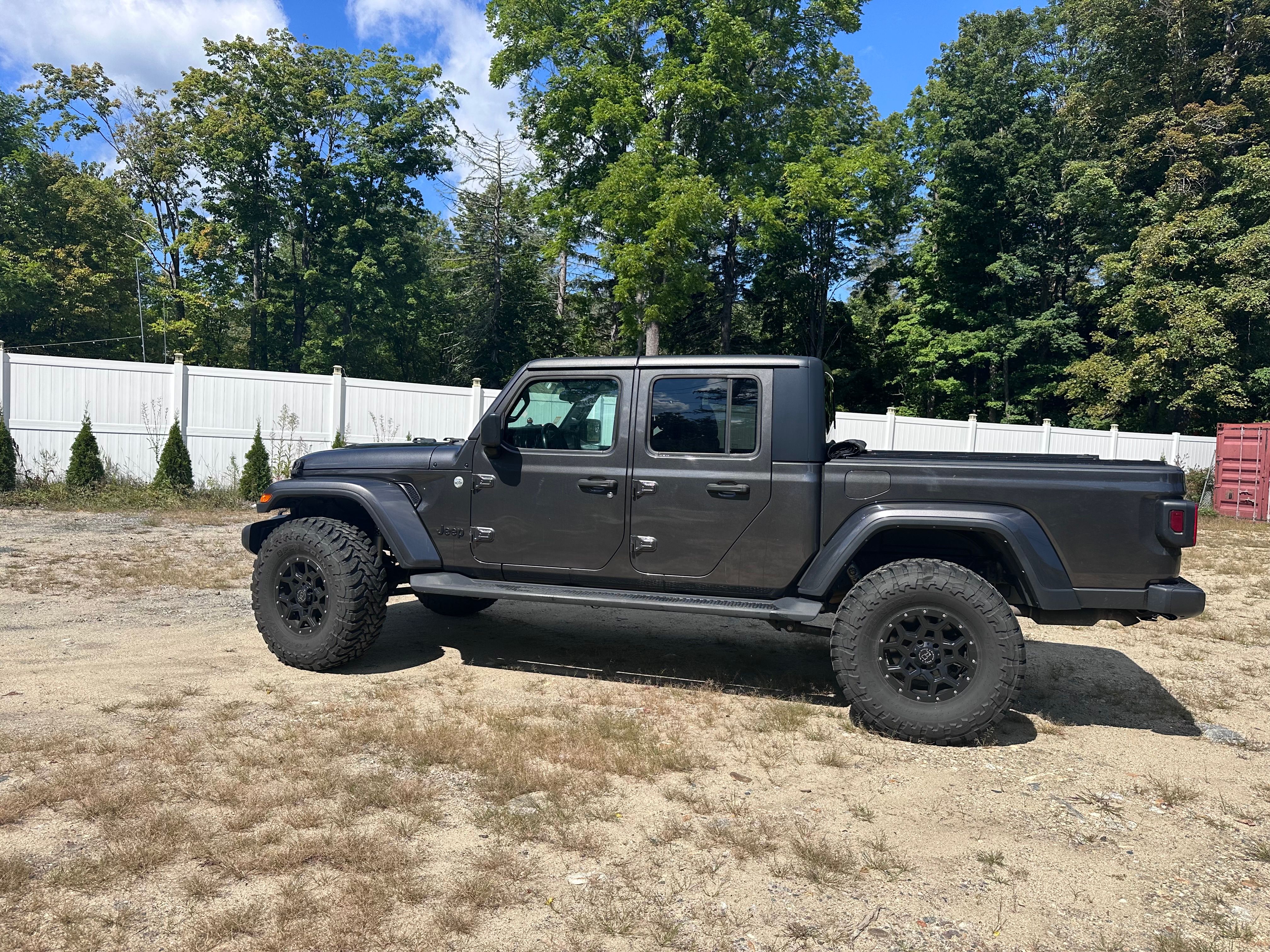 Used 2021 Jeep Gladiator Sport AWD/4WD image 1