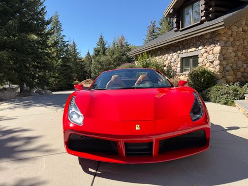 Used 2018 Ferrari 488 Spider RWD image 4