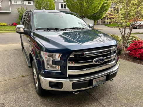 Used 2016 Ford F150 Lariat w/ Equipment Group 502A Luxury AWD/4WD image 2