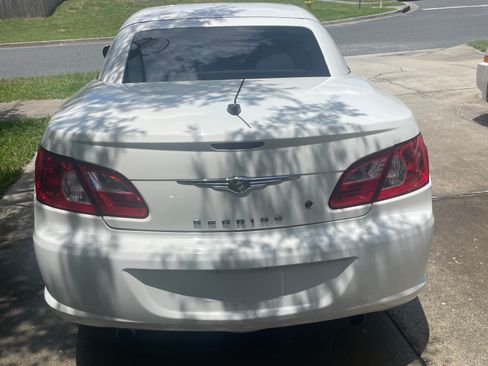 Used 2008 Chrysler Sebring Limited w/ Electronics Convenience Group FWD image 2