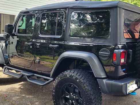 Used 2023 Jeep Wrangler Unlimited w/ Cold Weather Group image 5