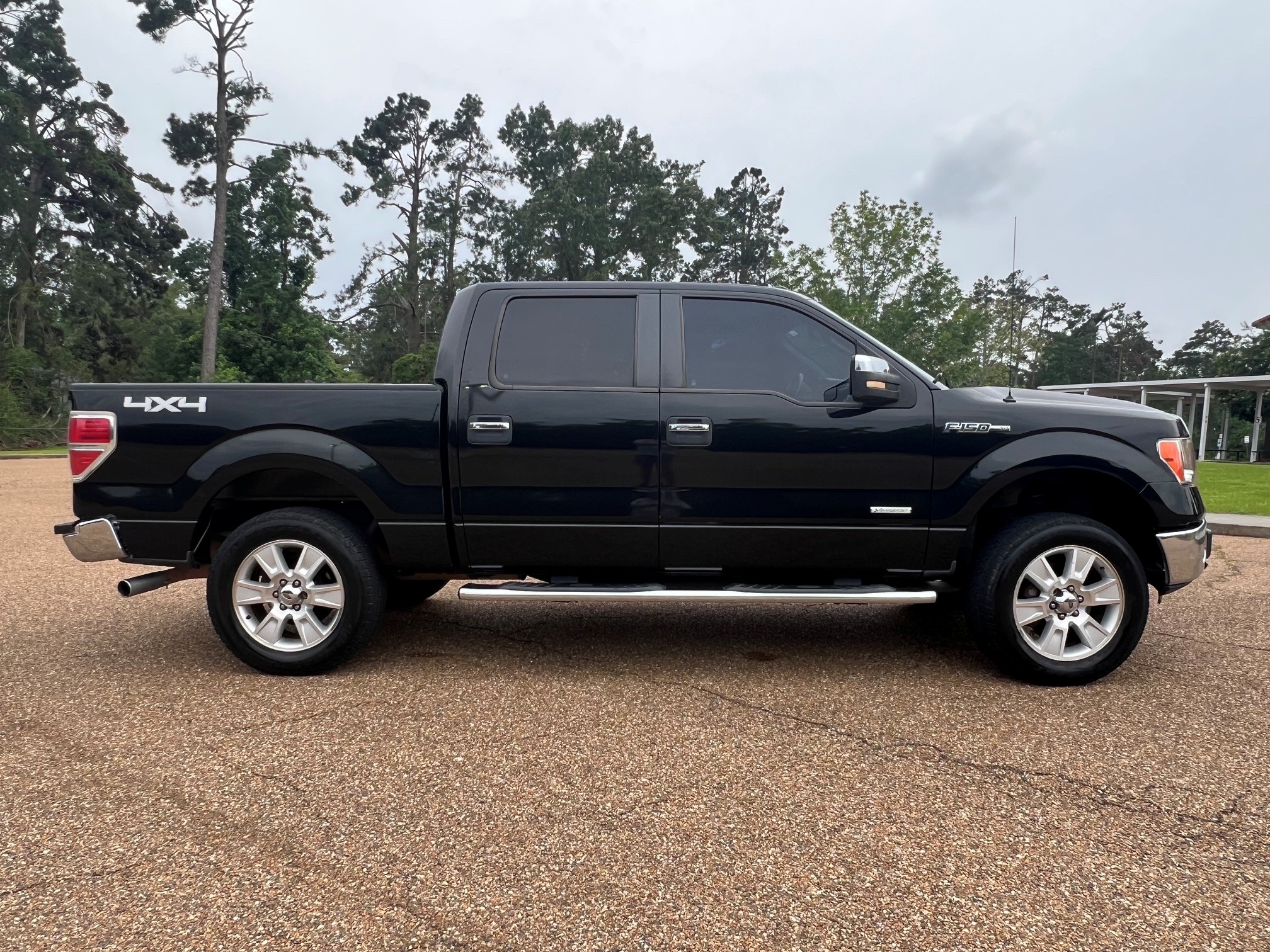 Used 2013 Ford F150 XLT w/ Luxury Equipment Group AWD/4WD image 2