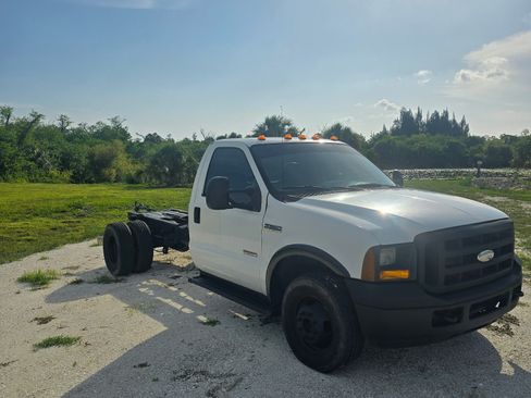 Used 2006 Ford F350 2WD Regular Cab DRW Super Duty image 8