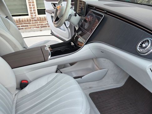 Used 2023 Mercedes-Benz EQS 450+ SUV image 2