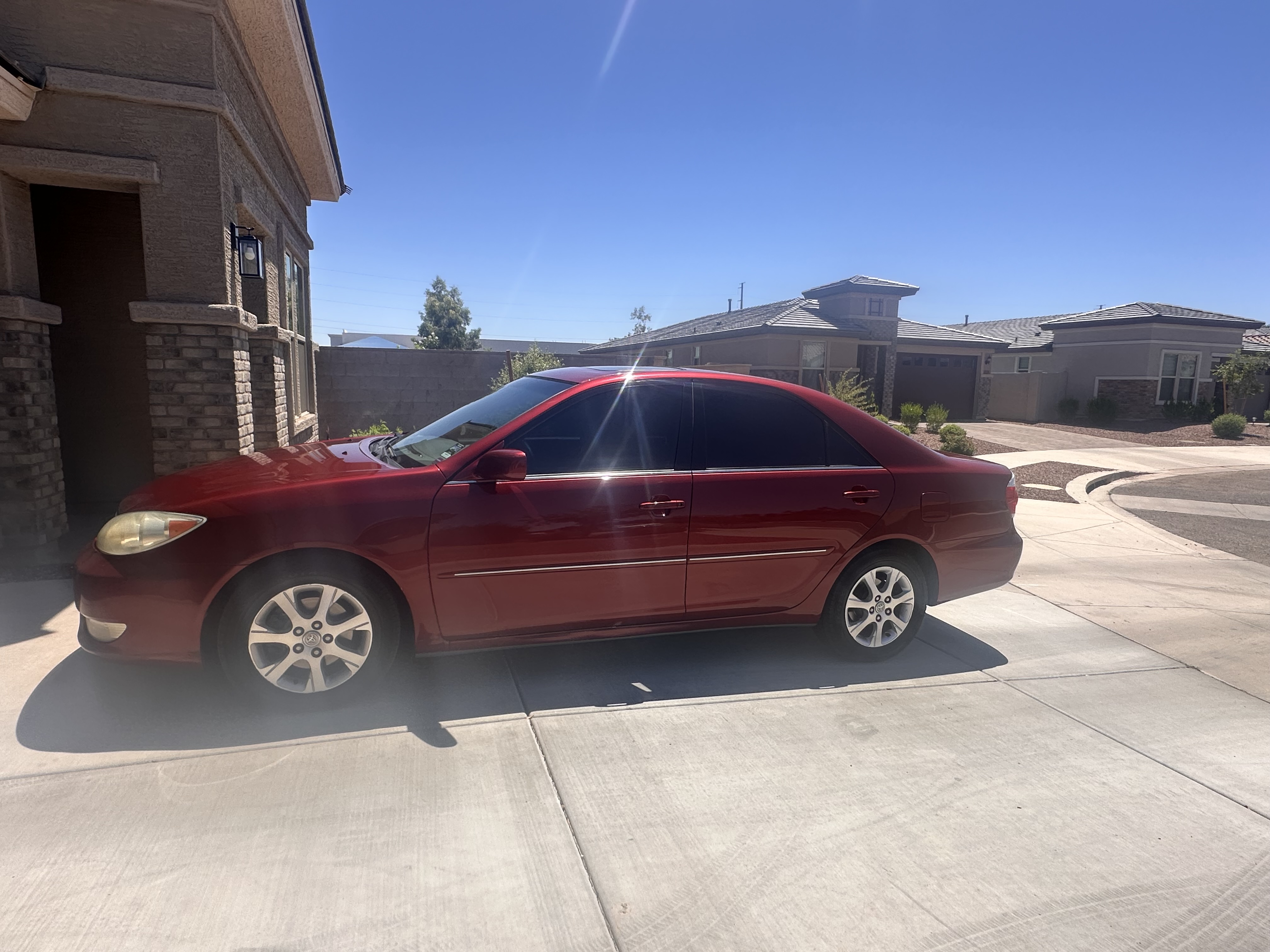Used 2005 Toyota Camry XLE FWD image 2