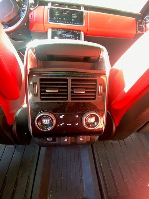 Used 2019 Land Rover Range Rover Sport Supercharged AWD/4WD image 12