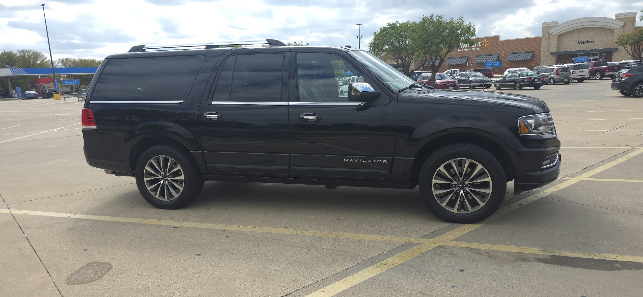 Used 2016 Lincoln Navigator L Select AWD/4WD image 5