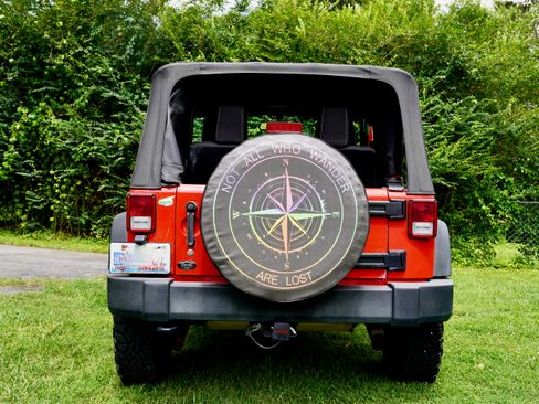 Used 2016 Jeep Wrangler Rubicon w/ Power Convenience Group AWD/4WD image 8