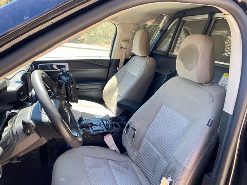 Used 2021 Ford Explorer 2WD image 2