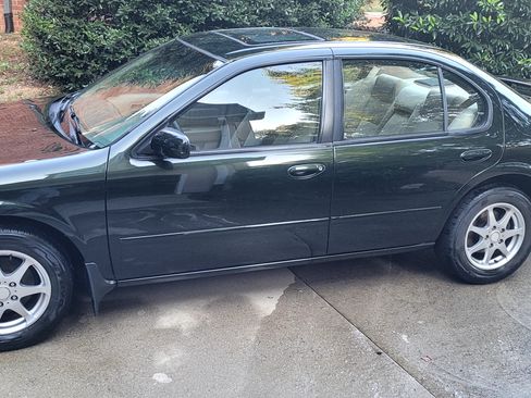 Used 1996 Nissan Maxima SE image 10