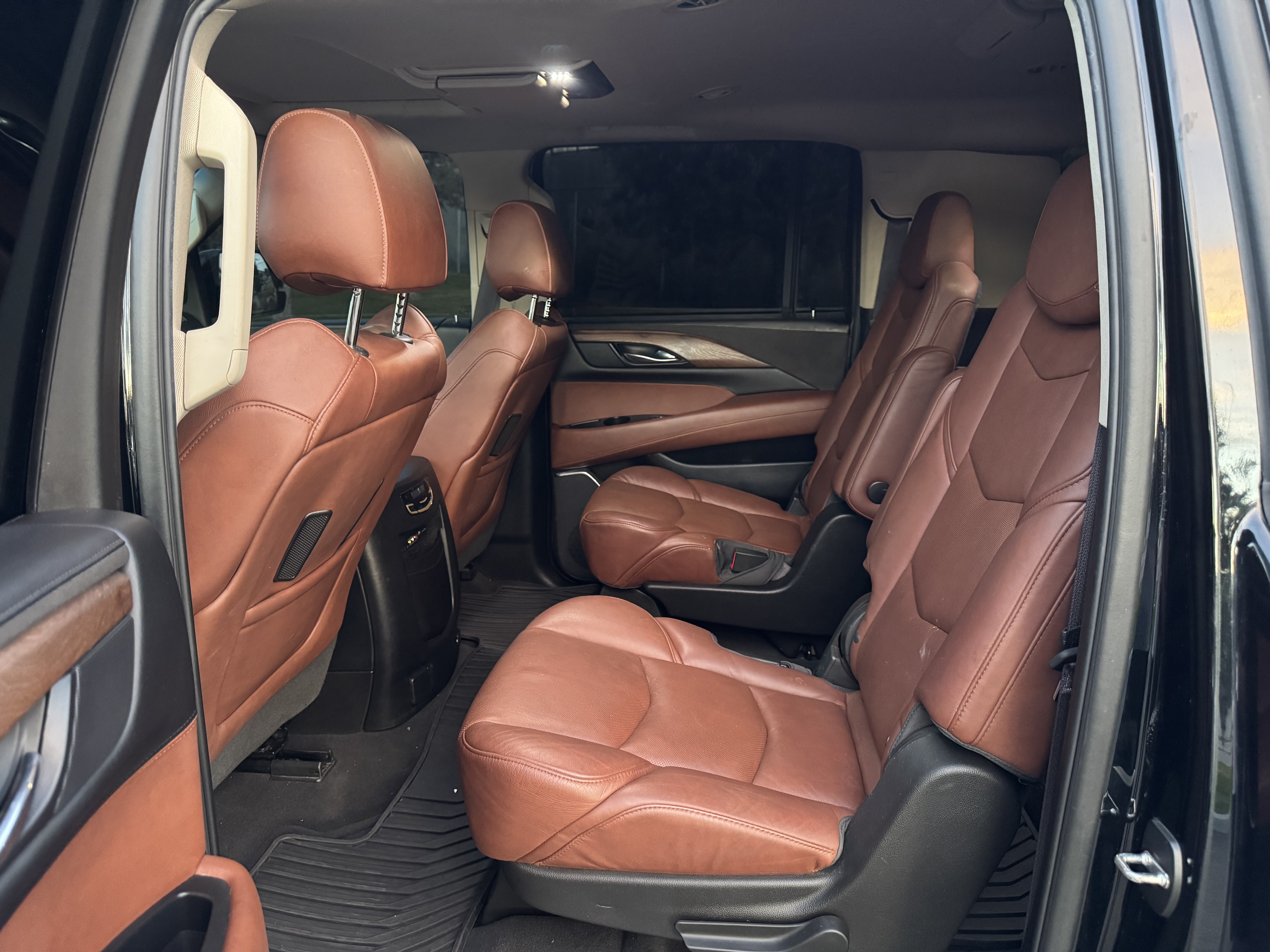 Used 2016 Cadillac Escalade ESV Premium AWD/4WD image 12