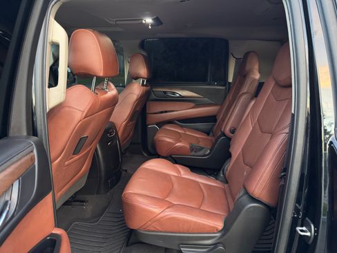 Used 2016 Cadillac Escalade ESV Premium AWD/4WD image 12