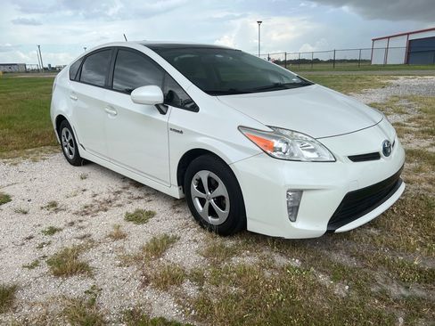 Used 2012 Toyota Prius Four w/ Deluxe Solar Roof Pkg FWD image 10