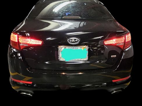 Used 2011 Kia Optima EX w/ Premium Pkg image 12