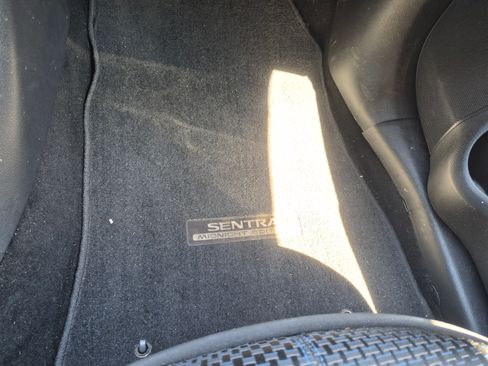 Used 2017 Nissan Sentra SR w/ SR Midnight Edition image 9