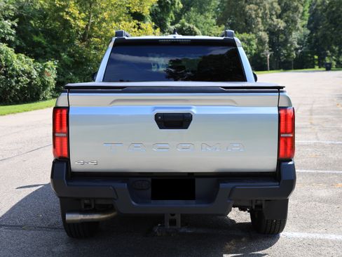 Used 2024 Toyota Tacoma SR AWD/4WD image 5