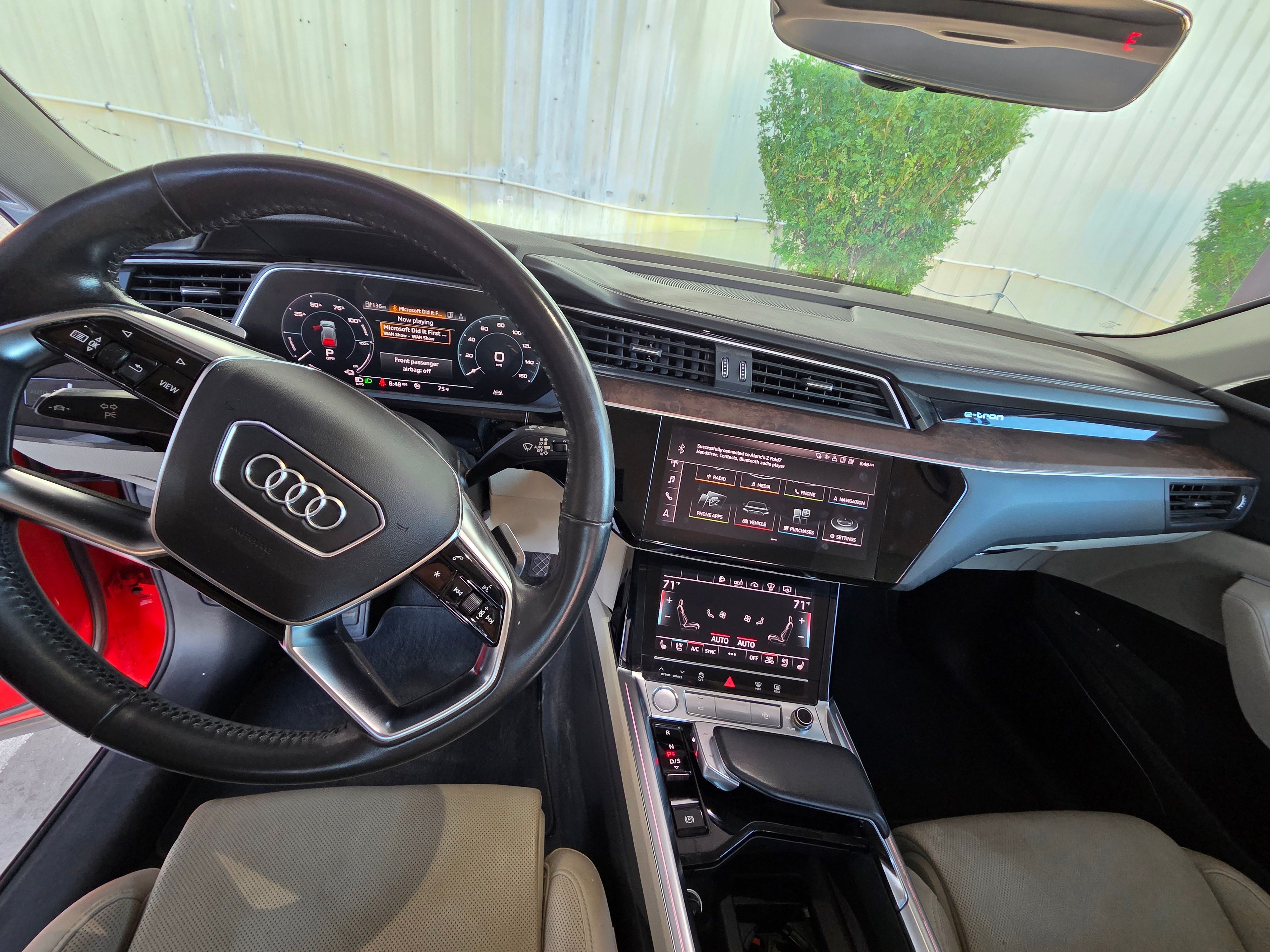 Used 2019 Audi e-tron Prestige w/ Prestige Package AWD/4WD image 14