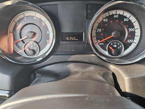 Used 2017 Dodge Grand Caravan SXT FWD image 13
