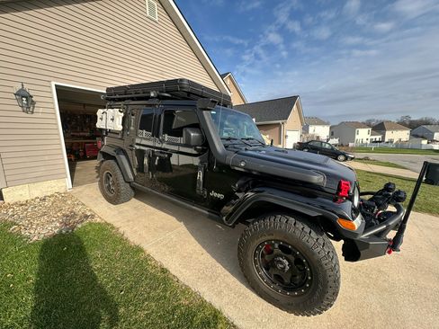 Used 2019 Jeep Wrangler Unlimited Sahara image 4