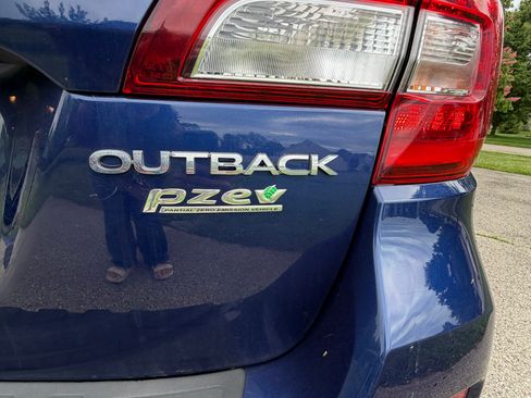 Used 2015 Subaru Outback 2.5i Limited AWD/4WD image 11