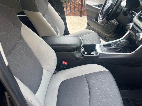 Used 2019 Toyota RAV4 XLE image 8