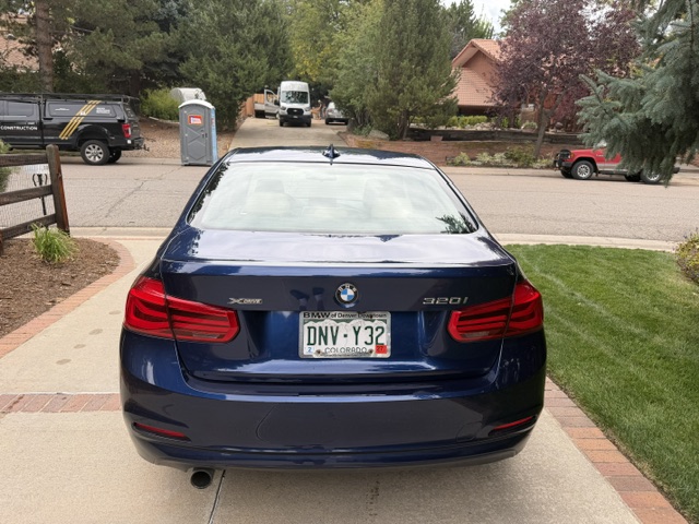 Used 2018 BMW 320i xDrive Sedan AWD/4WD image 5