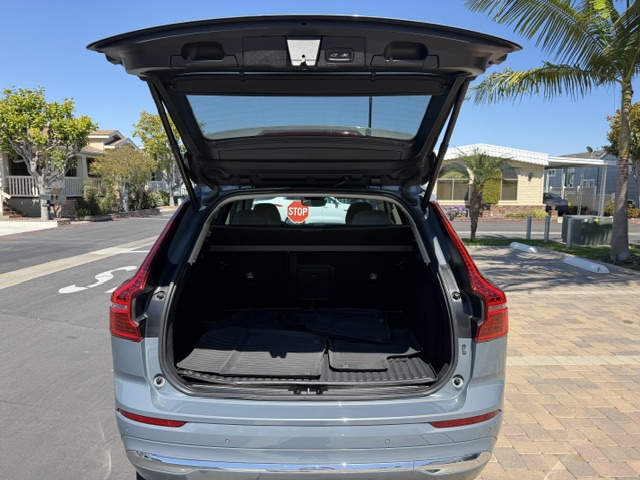 Used 2023 Volvo XC60 B5 Plus w/ Climate Package FWD image 16