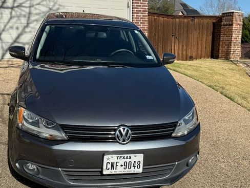 Used 2013 Volkswagen Jetta SEL image 2