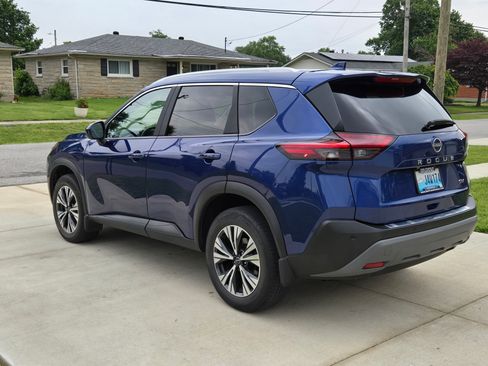 Used 2023 Nissan Rogue SV w/ SV Premium B Package FWD image 9