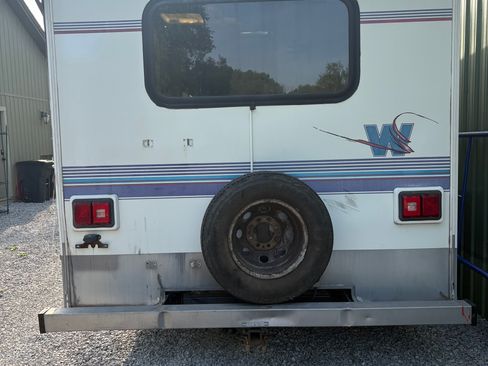 Used 1996 Ford E-350 and Econoline 350 RWD image 5