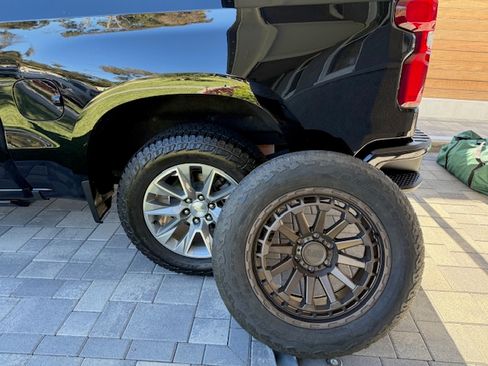 Used 2021 Chevrolet Silverado 1500 High Country w/ Z71 Off-Road Package image 24