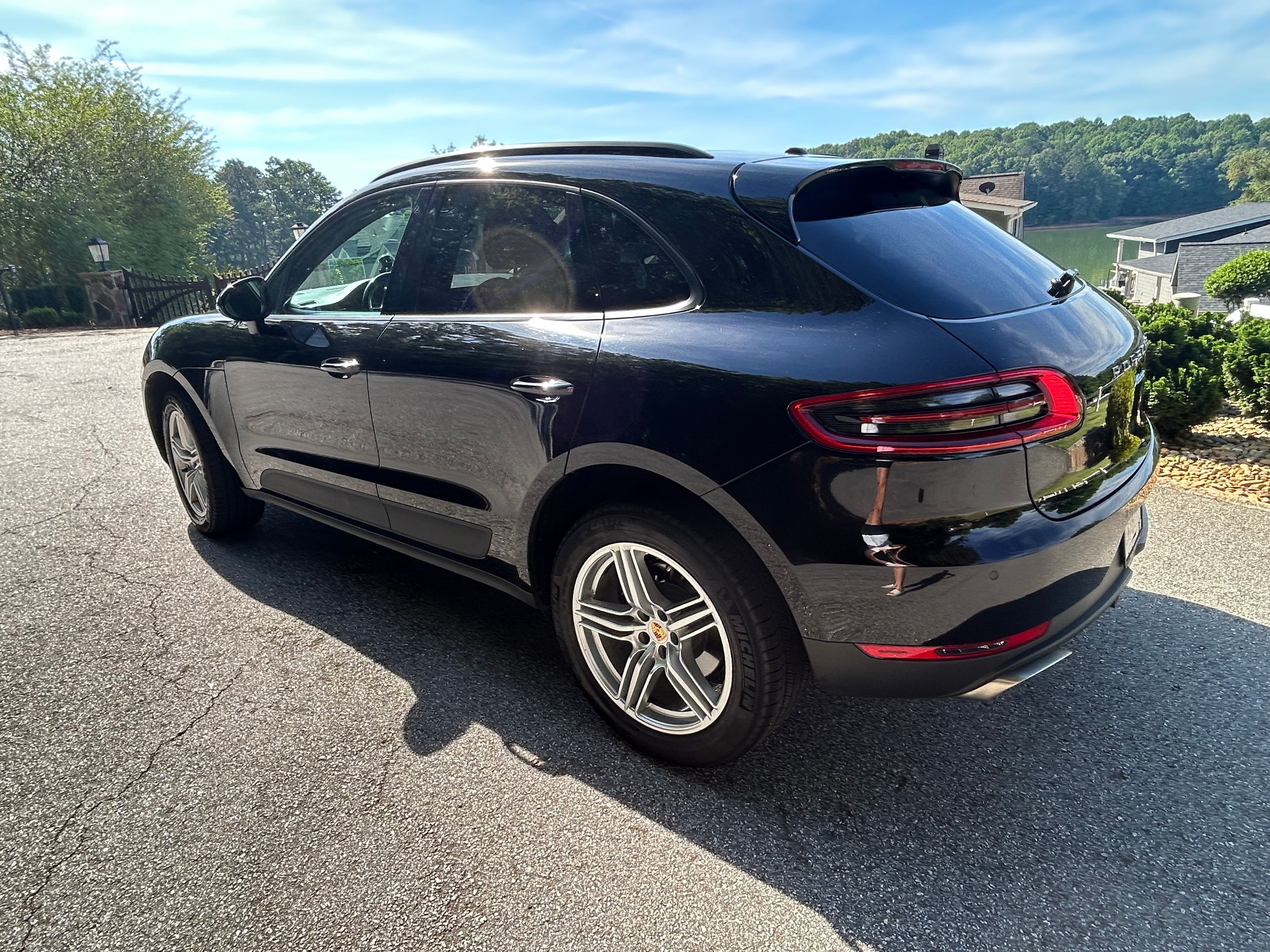 Used 2017 Porsche Macan AWD/4WD image 5