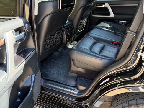 Used 2016 Toyota Land Cruiser image 8