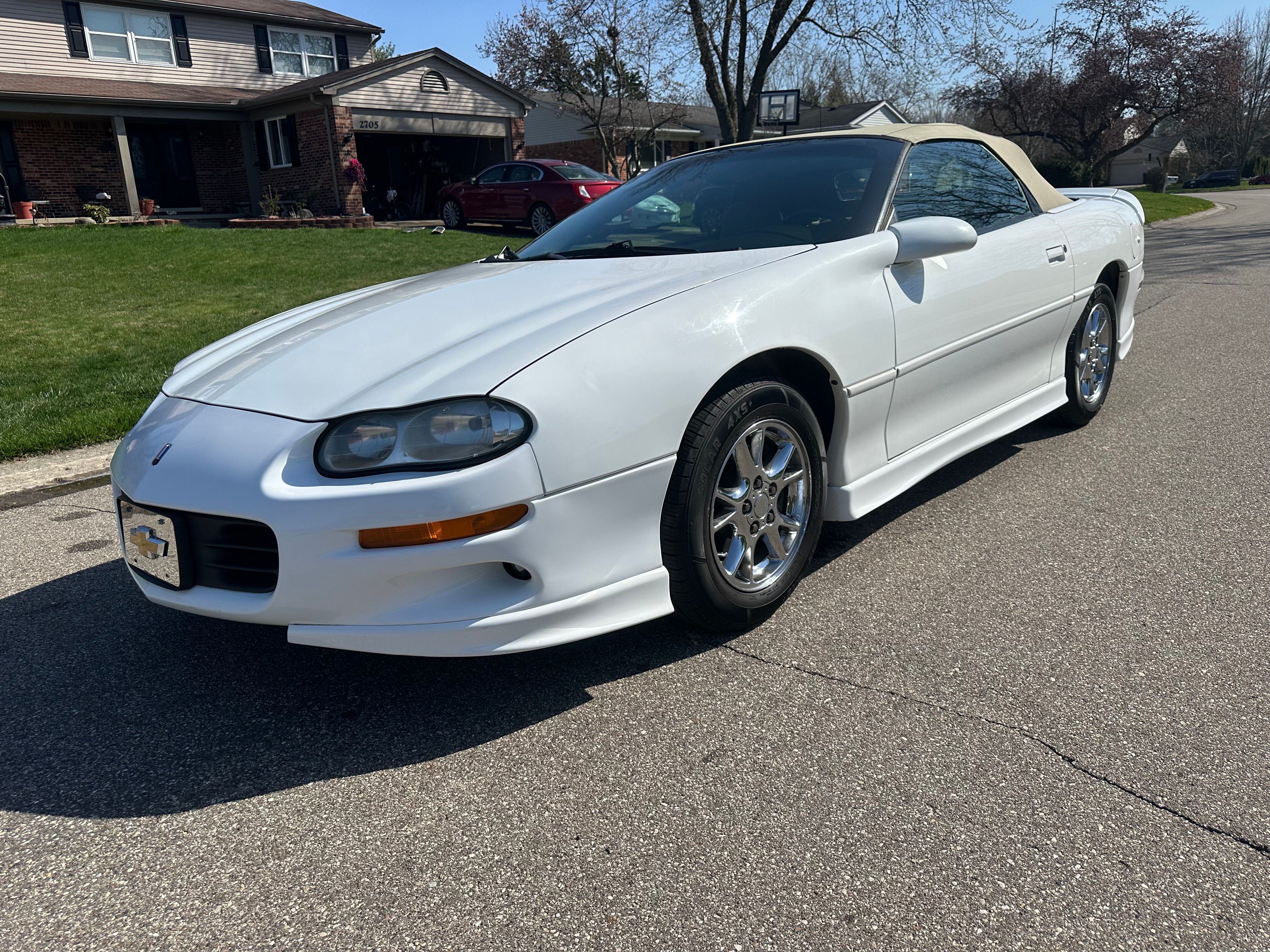 Used 2001 Chevrolet Camaro LT w/ Sport Appearance Pkg RWD image 2