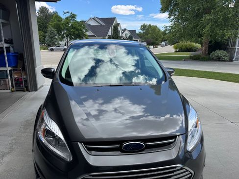 Used 2017 Ford C-MAX Energi Titanium w/ Equipment Group 501A FWD image 8
