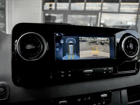 Used 2025 Mercedes-Benz Sprinter 2500 image 11