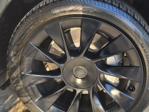 Used 2023 Tesla Model Y Long Range image 19