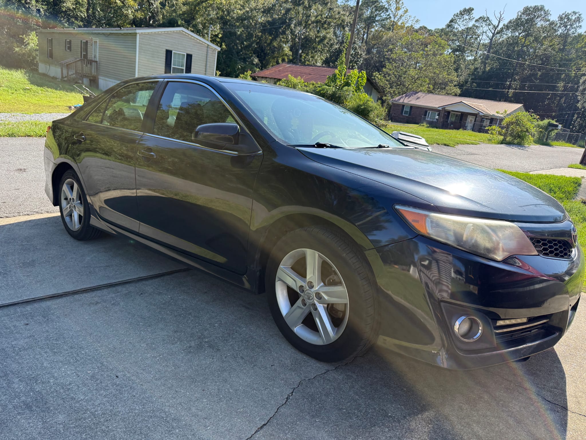 Used 2013 Toyota Camry SE FWD image 2
