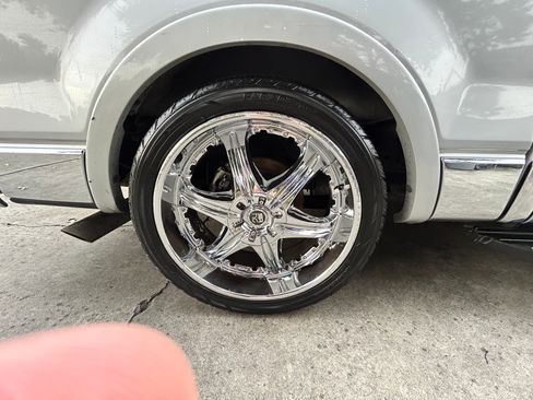 Used 2006 Lincoln Mark LT 4x4 image 32