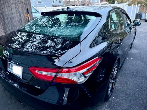 Used 2020 Toyota Camry SE image 5