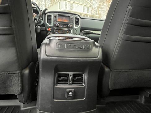 Used 2018 Nissan Titan SV image 13