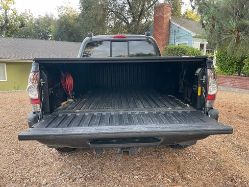 Used 2012 Toyota Tacoma PreRunner w/ TRD Sport Pkg RWD image 9