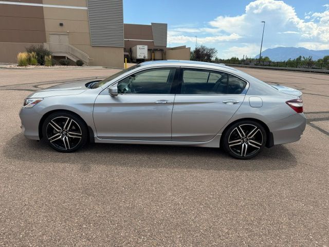 Used 2017 Honda Accord Touring image 1