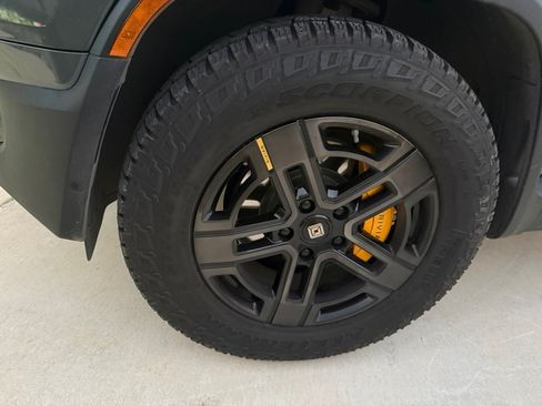 Used 2023 Rivian R1T Adventure image 8