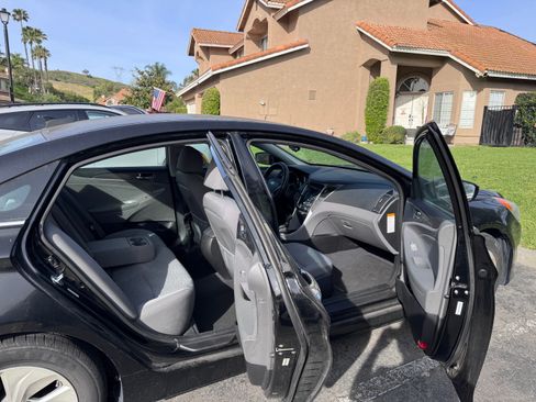 Used 2015 Hyundai Sonata Hybrid image 11