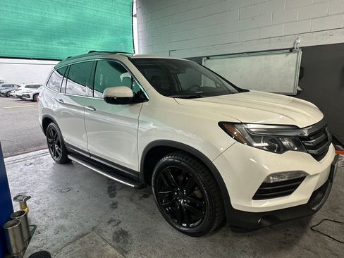 Used 2017 Honda Pilot Elite image 10